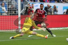 1. Bundesliga - Fußball - TSG 1899 Hoffenheim - FC Ingolstadt 04 - Torwart Örjan Haskjard Nyland (26, FCI) unter Druck, klärt den Ball, hinten Marvin Matip (34, FCI)