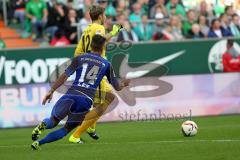 1. BL - Saison 2015/2016 - Werder Bremen - FC Ingolstadt 04 - Stefan Lex (#14 FC Ingolstadt 04) - Felix Wiedwald (Bremen) - Foto: Jürgen Meyer
