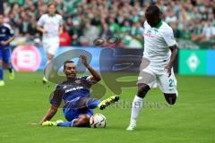 1. BL - Saison 2015/2016 - Werder Bremen - FC Ingolstadt 04 - Roger de Oliveira Bernardo (#8 FC Ingolstadt 04) - Anthony Ujah (Bremen) - Foto: Jürgen Meyer