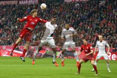 1. Bundesliga - Fußball - FCBayern - FC Ingolstadt 04 - Kopfball Duell Thomas Müller (25 Bayern) Roger de Oliveira Bernardo (8, FCI) Marvin Matip (34, FCI) Robert Lewandowski (9 Bayern)