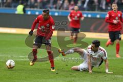 1. Bundesliga - Fußball - Eintracht Frankfurt - FC Ingolstadt 04 -Václav Kadlec (10 Frankfurt) kommt zum Schuß, mitte Benjamin Hübner (5, FCI) fällt und rechts Markus Suttner (29, FCI)