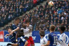 1. Bundesliga - Fußball - Hamburger SV - FC Ingolstadt 04 - Mathew Leckie (7, FCI) Benjamin Hübner (5, FCI) Djourou, Johan (5 HSV) Kopfball Luft Kampf