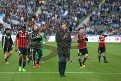 1. Bundesliga - Fußball - Hertha BSC  Berlin - FC Ingolstadt 04 - Niederlage Spiel ist aus, Spieler und Cheftrainer Ralph Hasenhüttl (FCI) bedanken sich bei den mitgereisten Fans