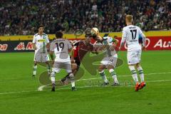 1. Bundesliga - Fußball - Borussia Mönchengladbach - FC Ingolstadt 04 - Mathew Leckie (7, FCI)  im Kopfballduell mit Granit Xhaka (34, Mönchengladbach). Foto: Adalbert Michalik