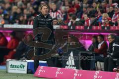 1. Bundesliga - Fußball - FCBayern - FC Ingolstadt 04 - Cheftrainer Ralph Hasenhüttl (FCI) nachdenklich