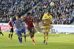 1. Bundesliga - Fußball - Hertha BSC  Berlin - FC Ingolstadt 04 - Darío Lezcano (37, FCI) Torchance Torwart Rune Jarstein (Hertha 22) rechts