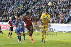 1. Bundesliga - Fußball - Hertha BSC  Berlin - FC Ingolstadt 04 - Darío Lezcano (37, FCI) Torchance Torwart Rune Jarstein (Hertha 22) rechts