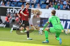 1. Bundesliga - Fußball - TSG 1899 Hoffenheim - FC Ingolstadt 04 - Pascal Groß (10, FCI) zieht ab, Torwart Oliver Baumann (TSG 1) hält