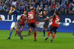 1. Bundesliga - Fußball - FC Schalke 04 - FC Ingolstadt 04 - Tobias Levels (28, FCI) trifft zum 0:1 und jubelt mit Elias Kachunga (25, FCI). Benedikt Höwedes (4, Schalke) ist enttäuscht. Foto: Adalbert Michalik