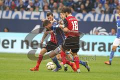 1. BL - Saison 2015/2016 - Schalke 04 - FC Ingolstadt 04 -  Romain Brègerie (#18 FC Ingolstadt 04) - Klaas-Jan Huntelaar (25, Schalke) - Pascal Groß (#10 FC Ingolstadt 04) - Foto: Jürgen Meyer