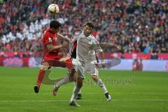 1. Bundesliga - Fußball - FCBayern - FC Ingolstadt 04 - Zweikampf Robert Lewandowski (9 Bayern) und Mathew Leckie (7, FCI)