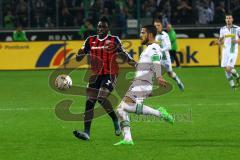 1. Bundesliga - Fußball - Borussia Mönchengladbach - FC Ingolstadt 04 - Danny da Costa (21, FCI) im Zweikampf gegen Alvaro Dominguez (15, Mönchengladbach). Foto: Adalbert Michalik