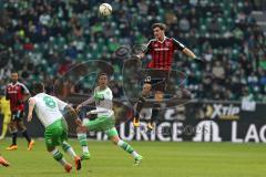 1. Bundesliga - Fußball - VfL Wolfsburg - FC Ingolstadt 04 -  Kopfball Pascal Groß (10, FCI) mitte Julian Draxler (Wolfsburg 10)