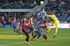 1. Bundesliga - Fußball - Hertha BSC  Berlin - FC Ingolstadt 04 - Stress am Tor Torwart Rune Jarstein (Hertha 22) boxt Ball weg, Marvin Matip (34, FCI) Romain Brégerie (18, FCI) Lukas Hinterseer (16, FCI) oben Vedad Ibisevic (Hertha 19)