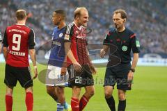 1. BL - Saison 2015/2016 - Schalke 04 - FC Ingolstadt 04 -  Tobias Levels (#28 FC Ingolstadt 04) - Moritz Hartmann (#9 FC Ingolstadt 04) unzufrieden mit der Schiedsrichter leistung - Foto: Jürgen Meyer