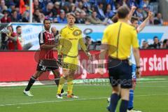 1. Bundesliga - Fußball - TSG 1899 Hoffenheim - FC Ingolstadt 04 - Torwart Örjan Haskjard Nyland (26, FCI) unter Druck, klärt den Ball, hinten Marvin Matip (34, FCI), Situation kommt zum Elfmeter