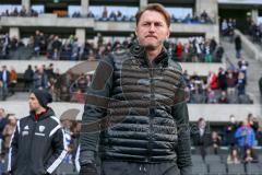 1. Bundesliga - Fußball - Hertha BSC  Berlin - FC Ingolstadt 04 - Cheftrainer Ralph Hasenhüttl (FCI) geht zur Trainerbank