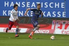 1. Bundesliga - Fußball - Hamburger SV - FC Ingolstadt 04 - Sakai, Gotoku (24 HSV) und rechts Lukas Hinterseer (16, FCI)