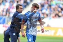 1. Bundesliga - Fußball - TSG 1899 Hoffenheim - FC Ingolstadt 04 - Benjamin Hübner (5, FCI) und Ermin Bicakcic (TSG 4) stoßen zusammen und Ermin Bicakcic (TSG 4) erleidet eine Platzwunde