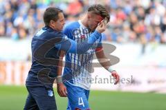 1. Bundesliga - Fußball - TSG 1899 Hoffenheim - FC Ingolstadt 04 - Benjamin Hübner (5, FCI) und Ermin Bicakcic (TSG 4) stoßen zusammen und Ermin Bicakcic (TSG 4) erleidet eine Platzwunde