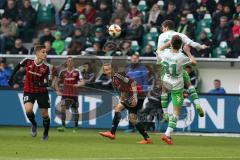 1. Bundesliga - Fußball - VfL Wolfsburg - FC Ingolstadt 04 -  Sebastian Jung (Wolfsburg 24) rechts oben links Max Christiansen (19, FCI) und mitte Moritz Hartmann (9, FCI)