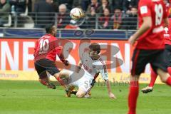 1. Bundesliga - Fußball - Eintracht Frankfurt - FC Ingolstadt 04 - Václav Kadlec (10 Frankfurt) Pascal Groß (10, FCI) Foul gelbe Karte für Groß