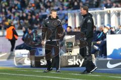 1. Bundesliga - Fußball - Hertha BSC  Berlin - FC Ingolstadt 04 - rechts Cheftrainer Ralph Hasenhüttl (FCI) beschwert sich beim vierten Schiedsrichter