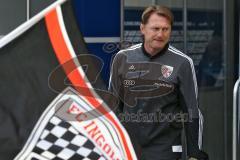 1. Bundesliga - Fußball - TSG 1899 Hoffenheim - FC Ingolstadt 04 - Cheftrainer Ralph Hasenhüttl (FCI) vor dem Spiel, FCI Fahne