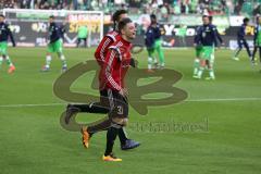 1. Bundesliga - Fußball - VfL Wolfsburg - FC Ingolstadt 04 -  Maurice Multhaup (31, FCI) läuft zum Warmup