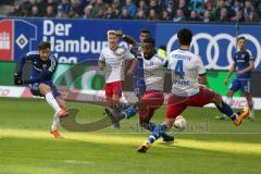1. Bundesliga - Fußball - Hamburger SV - FC Ingolstadt 04 - links Mathew Leckie (7, FCI) zieht ab