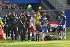 1. Bundesliga - Fußball - Hamburger SV - FC Ingolstadt 04 - Foul Gleb für Lukas Hinterseer (16, FCI) hinten Cheftrainer Ralph Hasenhüttl (FCI) und Co-Trainer Michael Henke (FCI) schimpft