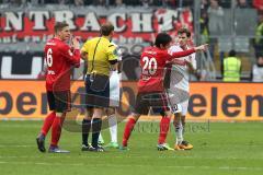 1. Bundesliga - Fußball - Eintracht Frankfurt - FC Ingolstadt 04 - Rote Karte für Pascal Groß (10, FCI), Makoto Hasebe (20 Frankfurt) schickt ihn weg