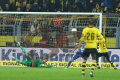 1. Bundesliga - Fußball - Borussia Dortmund - FC Ingolstadt 04 - Torwart Ramazan Özcan (1, FCI) verhindert ein Tor