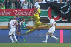 1. Bundesliga - Fußball - FC Augsburg - FC Ingolstadt 04 - Torwart Ramazan Özcan (1, FCI) fängt den Ball