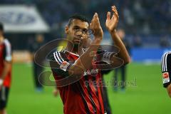 1. Bundesliga - Fußball - FC Schalke 04 - FC Ingolstadt 04 - Trauriger Marvin Matip (34, FCI) applaudiert in die Fankurve. Foto: Adalbert Michalik