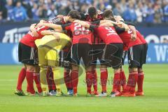 1. BL - Saison 2015/2016 - Schalke 04 - FC Ingolstadt 04 -  FCI Spoieler bilden einen Kreis vor dem Spiel - Foto: Jürgen Meyer