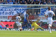 1. Bundesliga - Fußball - SV Darmstadt 98 - FC Ingolstadt 04 - knapp vorbei, Marvin Matip (34, FCI) Sandro Wagner (14 Darmstadt 98) Torwart Ramazan Özcan (1, FCI)