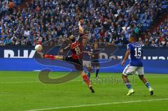 1. Bundesliga - Fußball - FC Schalke 04 - FC Ingolstadt 04 - Moritz Hartmann (9, FCI) behauptet den Ball gegen Dennis Aogo (15, Schalke). Foto: Adalbert Michalik