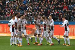 1. Bundesliga - Fußball - Eintracht Frankfurt - FC Ingolstadt 04 - Moritz Hartmann (9, FCI) Tor Elfmeter Jubel, Torwart Lukáš Hrádecký (1 Frankfurt), mahnende Worte von Marvin Matip (34, FCI)