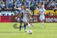1. Bundesliga - Fußball - SV Darmstadt 98 - FC Ingolstadt 04 - Moritz Hartmann (9, FCI) und hinter ihm Fabian Holland (32 Darmstadt 98)
