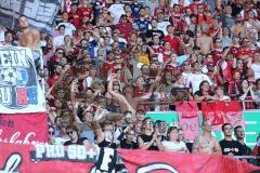 1. Bundesliga - Fußball - FC Augsburg - FC Ingolstadt 04 - rechts Mathew Leckie (7, FCI) zieht ab Tor zum 1:0 Jubel FCI Fans