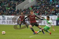 1. Bundesliga - Fußball - VfL Wolfsburg - FC Ingolstadt 04 -  Max Christiansen (19, FCI) rechts Vieirinha (Wolfsburg 8)