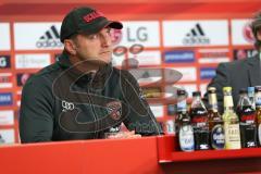 1. Bundesliga - Fußball - Bayer 04 Leverkusen - FC Ingolstadt 04 - Pressekonferenz, die letzte für links Cheftrainer Ralph Hasenhüttl (FCI) für Ingolstadt, rechts Cheftrainer Roger Schmidt (Leverkusen)