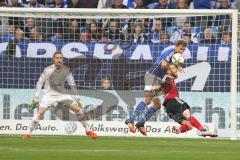 1. BL - Saison 2015/2016 - Schalke 04 - FC Ingolstadt 04 -  Moritz Hartmann (#9 FC Ingolstadt 04) - Benedikt Höwedes (4, Schalke) - Foto: Jürgen Meyer