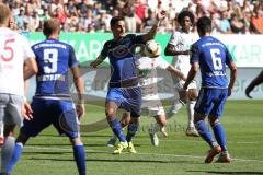 1. Bundesliga - Fußball - FC Augsburg - FC Ingolstadt 04 - Lattenpraller und Benjamin Hübner (5, FCI) kontert drüber