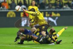 1. Bundesliga - Fußball - Borussia Dortmund - FC Ingolstadt 04 - Darío Lezcano (37, FCI) Mats Hummels (BVB 15) Sturm auf das Tor, Lukasz Piszczek (BVB 26) Hand am Ball
