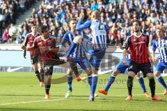 1. Bundesliga - Fußball - Hertha BSC  Berlin - FC Ingolstadt 04 - Kampf am Tor links Darío Lezcano (37, FCI) John Brooks (Hertha 25) Romain Brégerie (18, FCI)