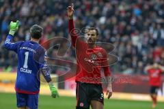 1. Bundesliga - Fußball - Eintracht Frankfurt - FC Ingolstadt 04 - Torwart Ramazan Özcan (1, FCI) und Marco Russ (4 Frankfurt) beschwert sich