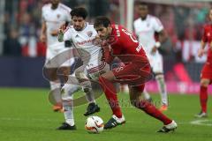 1. Bundesliga - Fußball - FCBayern - FC Ingolstadt 04 - Zweikampf Almog Cohen (36, FCI) gegen Javi Martinez (8 Bayern)