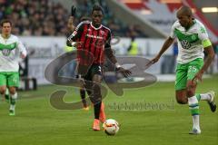 1. Bundesliga - Fußball - VfL Wolfsburg - FC Ingolstadt 04 -  Danny da Costa (21, FCI) und rechts Naldo (Wolfsburg 25)